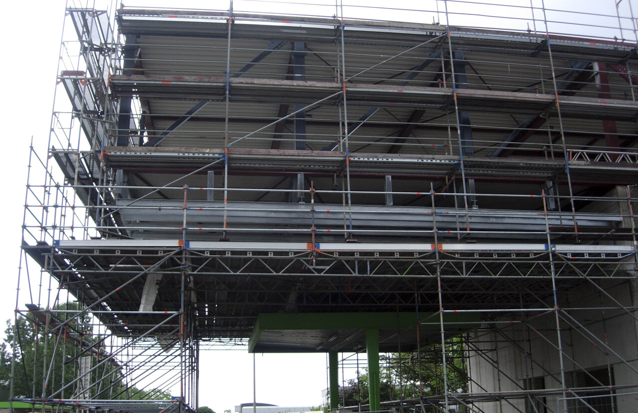 01 Bochum 08 2010 Bauphase Fassadenbau Glasfassade Umbau Aufstockung Buerogebaeude Ceranski